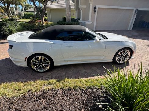 Used 2021 Chevrolet Camaro LT w/ LPO, Ground Effects Package image 5