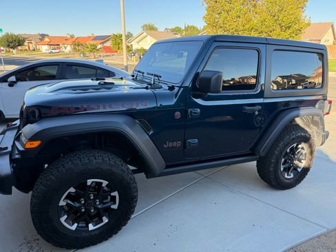 Used 2025 Jeep Wrangler Rubicon w/ Convenience Group AWD/4WD image 2