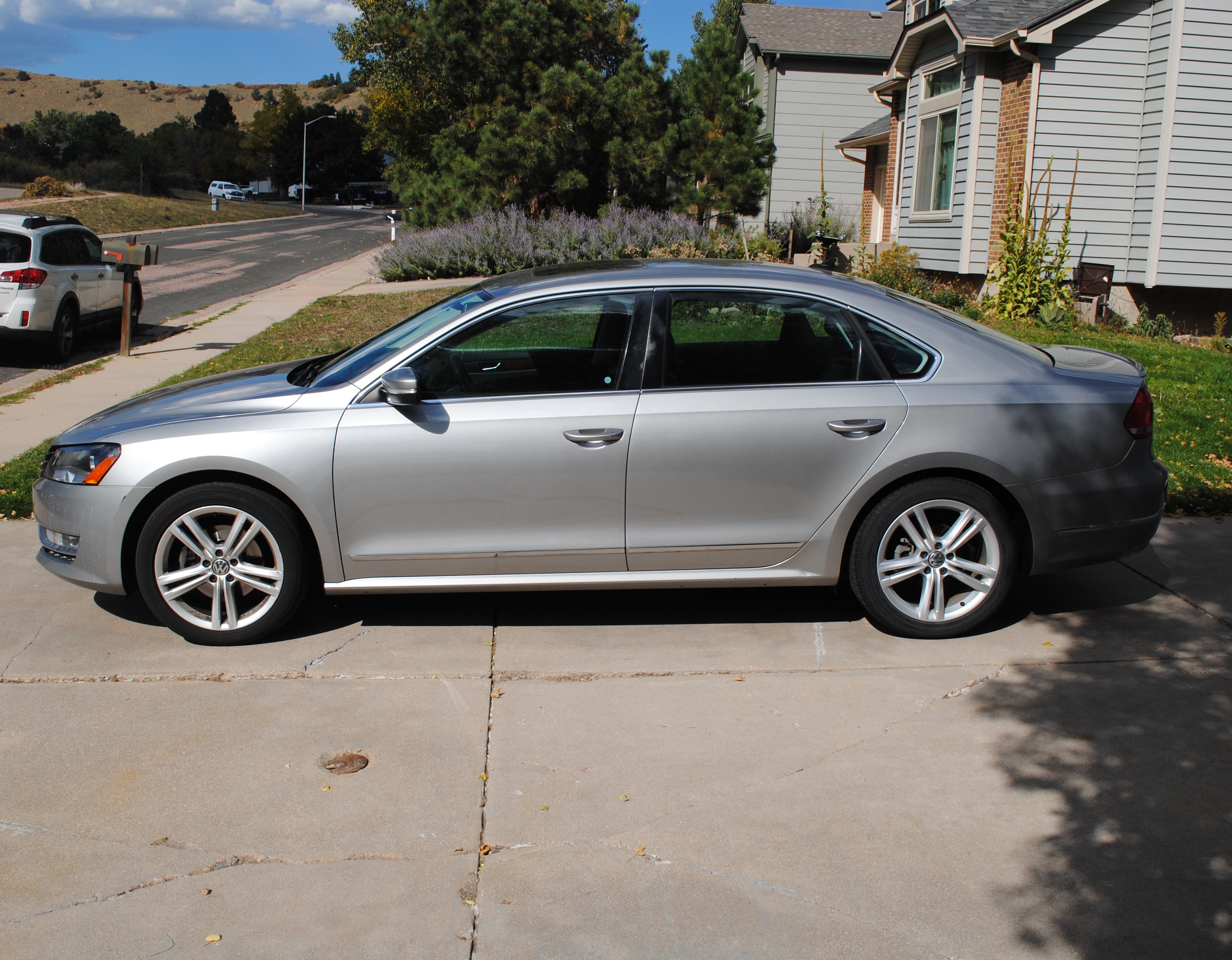 Used 2013 Volkswagen Passat TDI SEL Premium FWD image 5