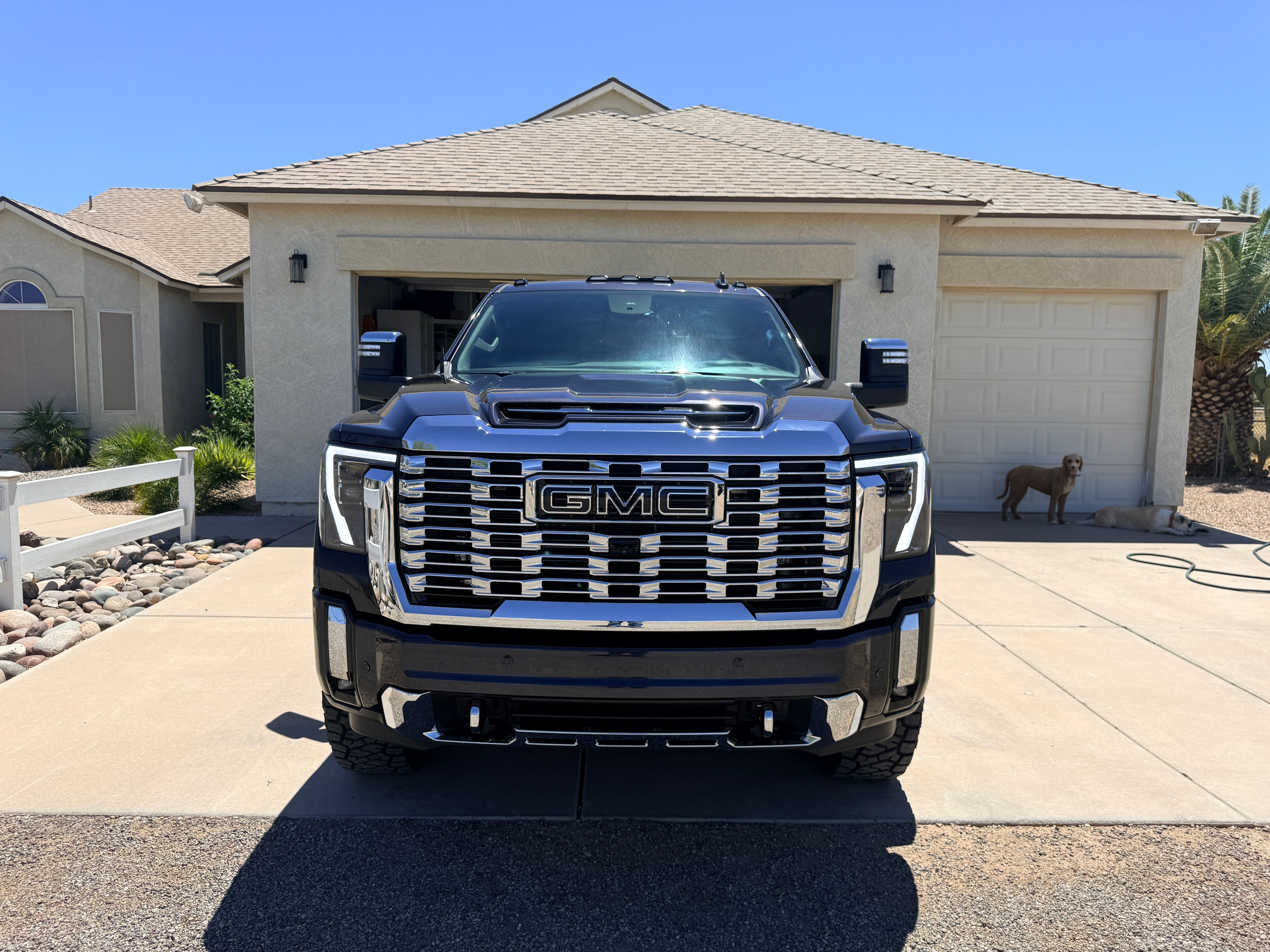 Used 2025 GMC Sierra 2500 Denali w/ Denali Reserve Package AWD/4WD image 2