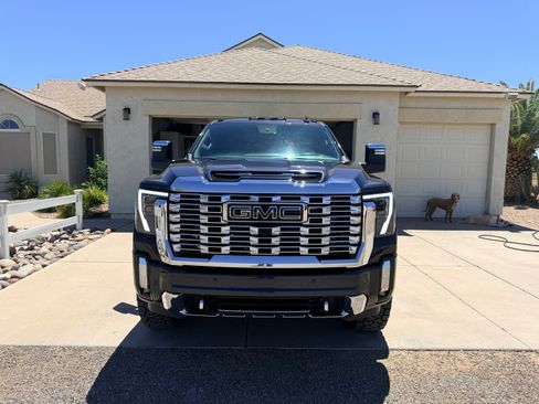 Used 2025 GMC Sierra 2500 Denali w/ Denali Reserve Package AWD/4WD image 2