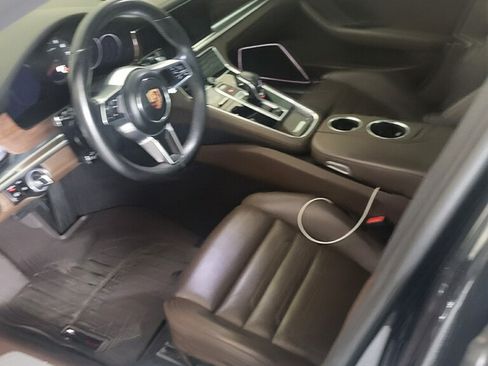 Used 2018 Porsche Panamera image 4