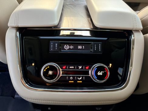 Used 2019 Lincoln Navigator Select w/ Technology Package image 6