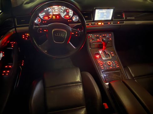 Used 2008 Audi S8 image 12