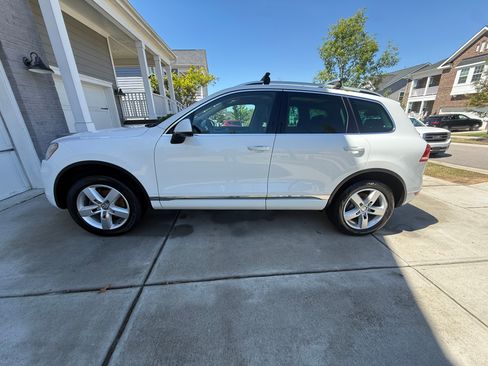 Used 2014 Volkswagen Touareg VR6 AWD/4WD image 8