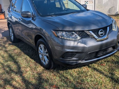 Used 2016 Nissan Rogue SV image 1