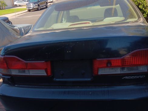 Used 2001 Honda Accord VP image 1