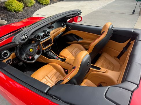Used 2015 Ferrari California T RWD image 26