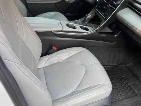 Used 2022 Toyota Avalon Limited w/ Advanced Safety Package FWD image 10