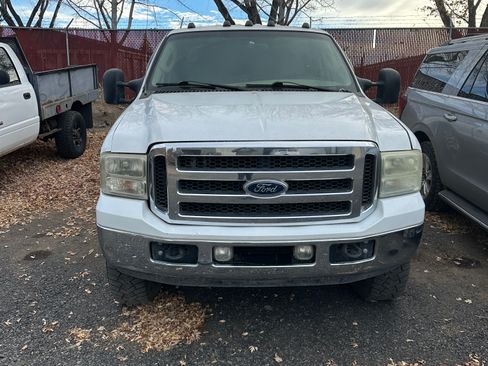 Used 2005 Ford F250 Lariat image 1