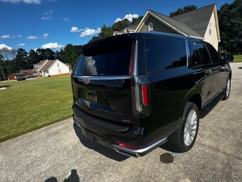 Used 2024 Cadillac Escalade ESV Luxury AWD/4WD image 14