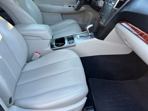 Used 2011 Subaru Outback 2.5i Limited w/ PWR Moonroof Pkg image 9