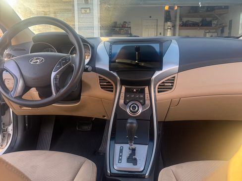 Used 2013 Hyundai Elantra GLS image 8