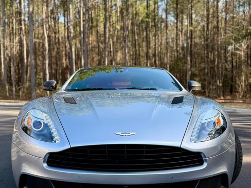 Used 2014 Aston Martin Vanquish Coupe image 9