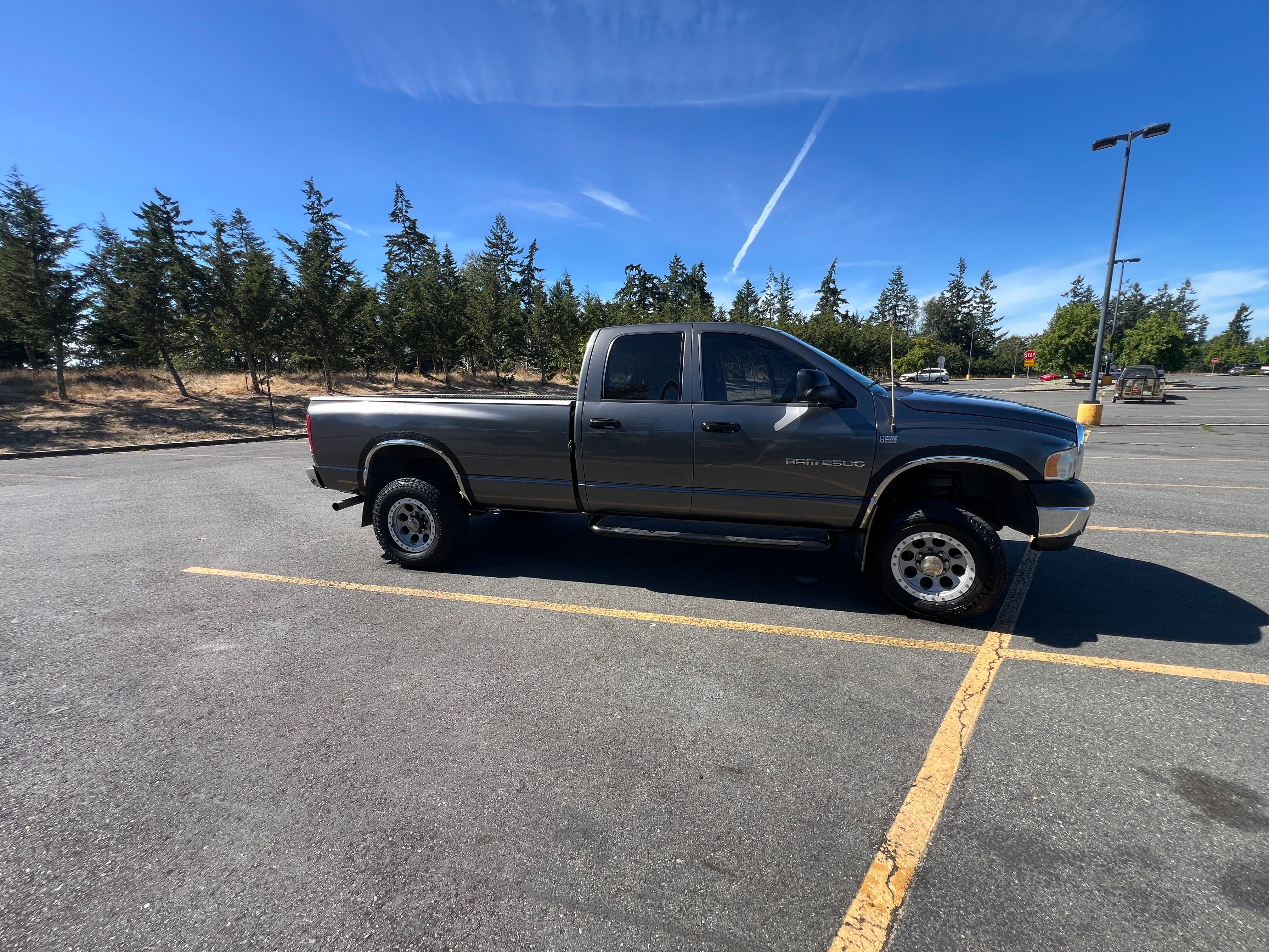 Used 2004 Dodge Ram 2500 Truck ST w/ Trailer Tow Group AWD/4WD image 2