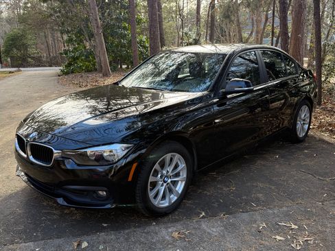 Used 2017 BMW 320i Sedan image 2