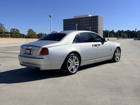 Used 2017 Rolls-Royce Ghost image 12