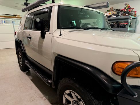 Used 2014 Toyota FJ Cruiser 4WD image 4