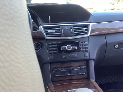 Used 2012 Mercedes-Benz E 350 4MATIC Sedan image 15