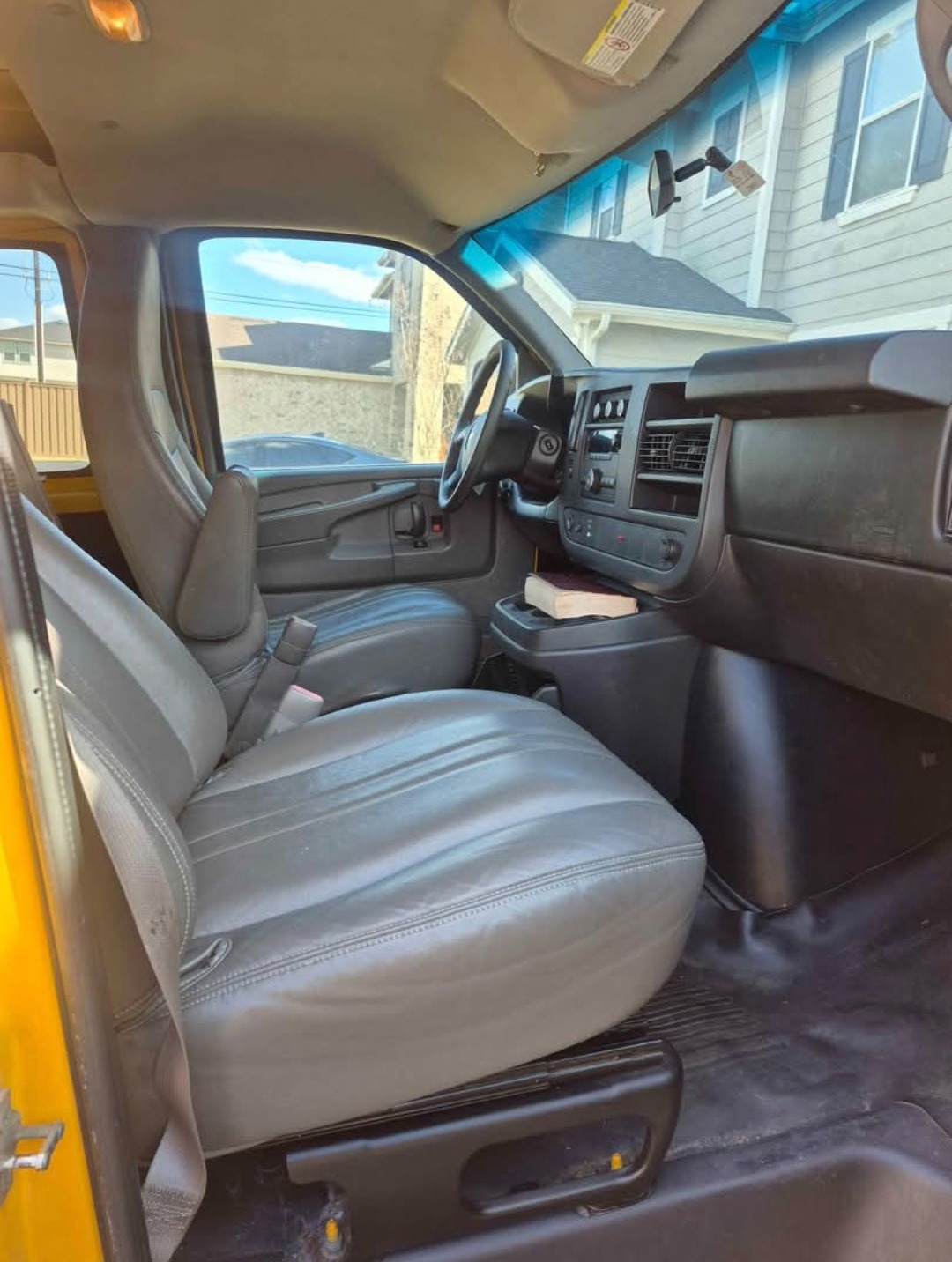 Used 2014 Chevrolet Express 3500 Extended RWD image 4