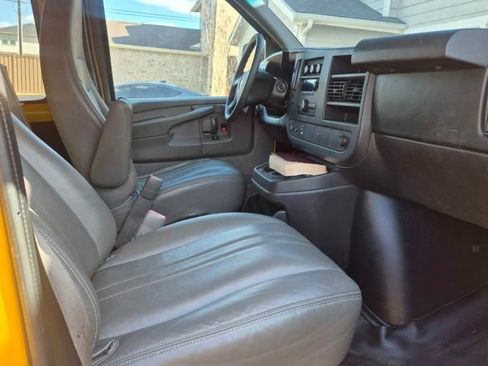 Used 2014 Chevrolet Express 3500 Extended RWD image 4