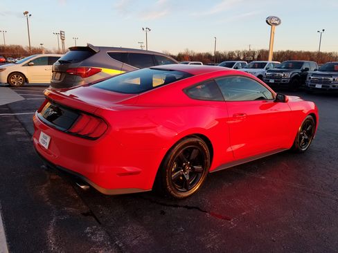 Used 2018 Ford Mustang Coupe image 9