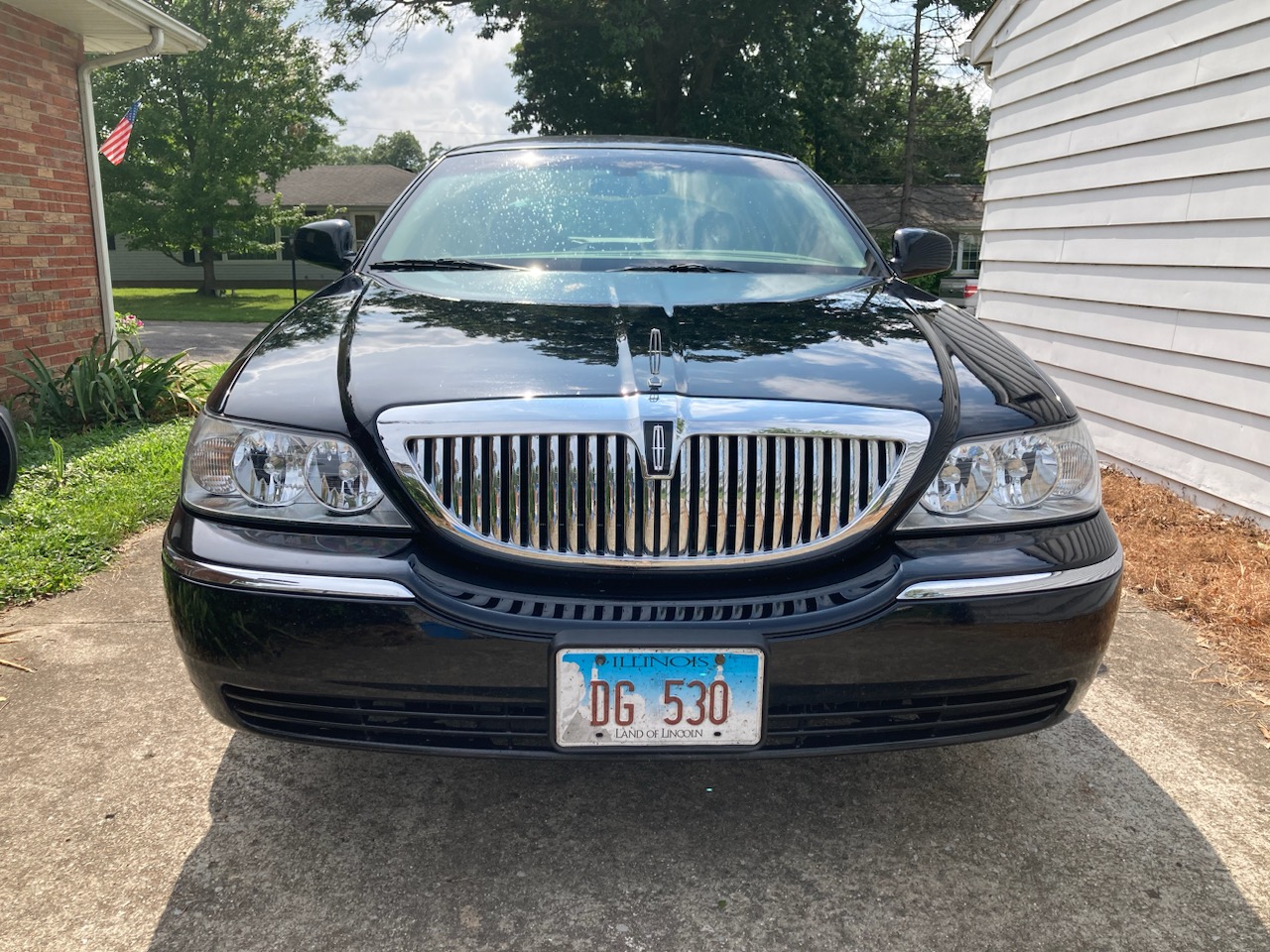Used 2008 Lincoln Town Car Signature L RWD image 1