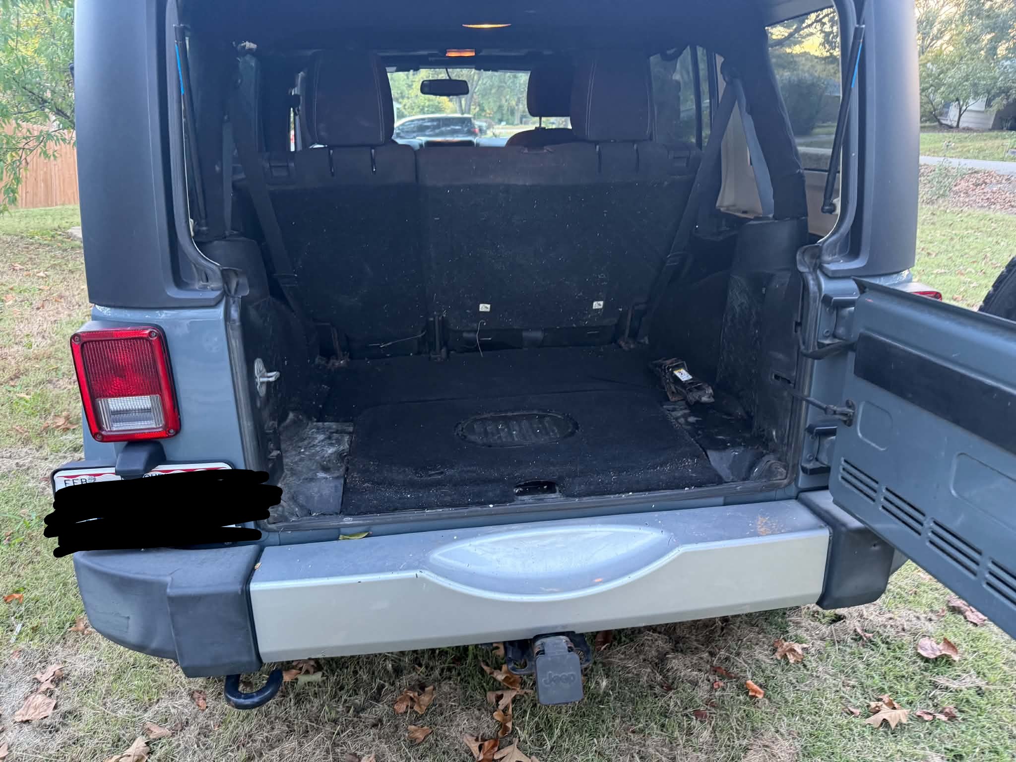 Used 2015 Jeep Wrangler Unlimited Sahara w/ Connectivity Group AWD/4WD image 17
