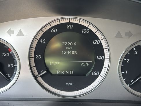 Used 2010 Mercedes-Benz GLK 350 2WD image 5