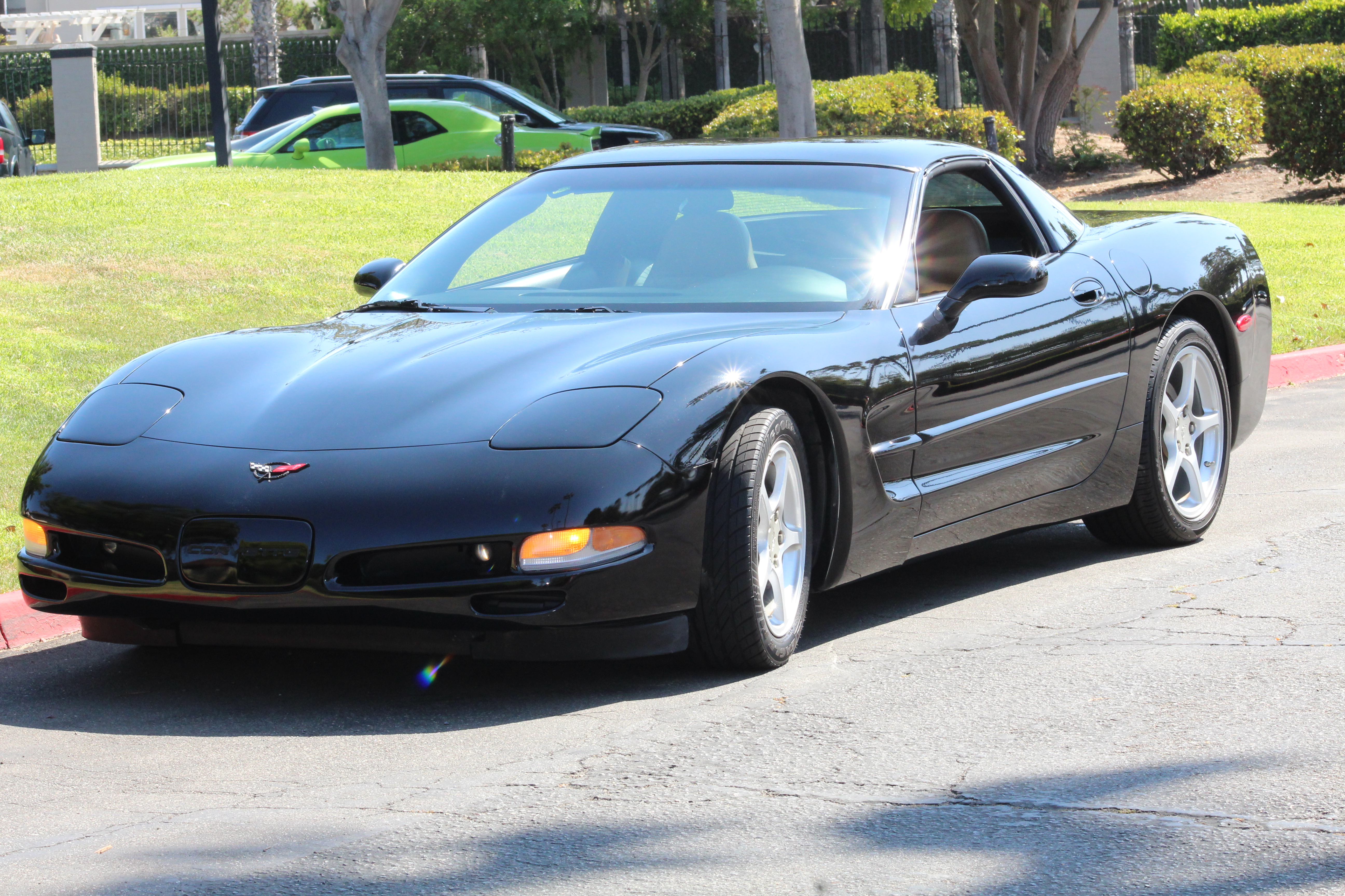 Used 2000 Chevrolet Corvette Coupe RWD image 2