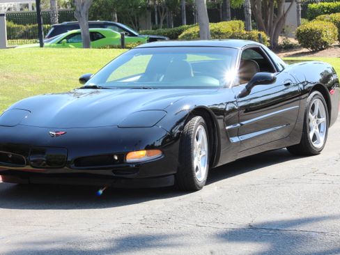 Used 2000 Chevrolet Corvette Coupe image 2