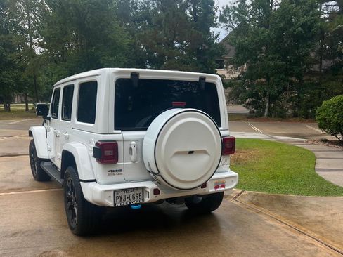 Used 2021 Jeep Wrangler Unlimited Sahara AWD/4WD image 6