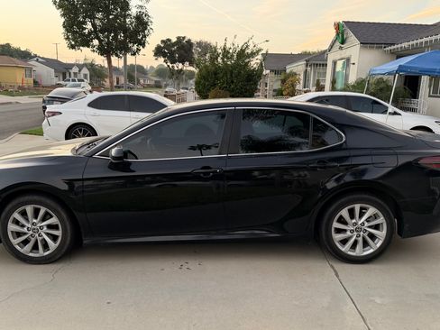 Used 2022 Toyota Camry LE image 4