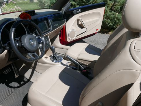 Used 2013 Volkswagen Beetle 2.0T FWD image 20