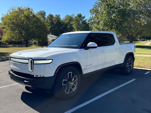 Used 2022 Rivian R1T Launch Edition image 4