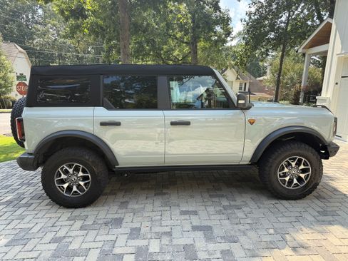 Used 2024 Ford Bronco Badlands image 5