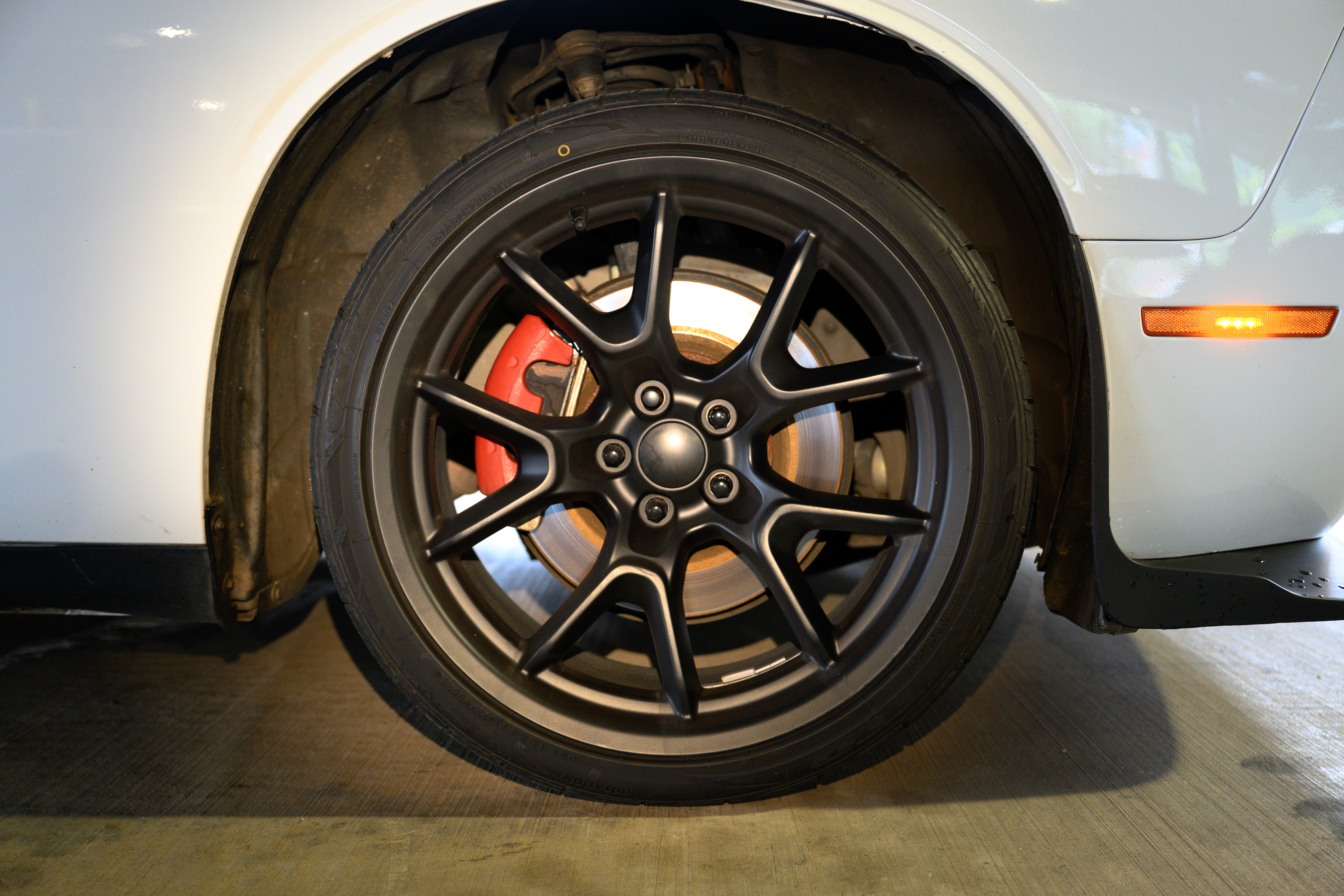 Used 2018 Dodge Challenger R/T RWD image 9
