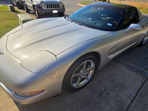 Used 2003 Chevrolet Corvette Coupe w/ Preferred Equipment Group image 2