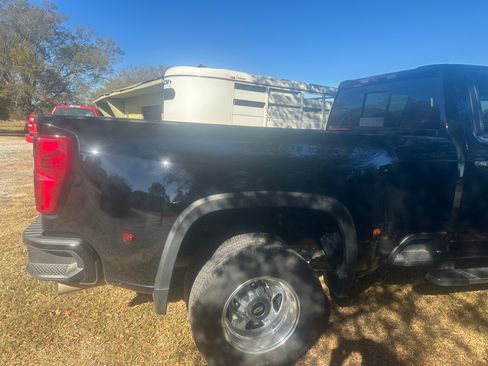 Used 2022 Chevrolet Silverado 3500 High Country w/ Snow Plow Prep/Camper Package image 10