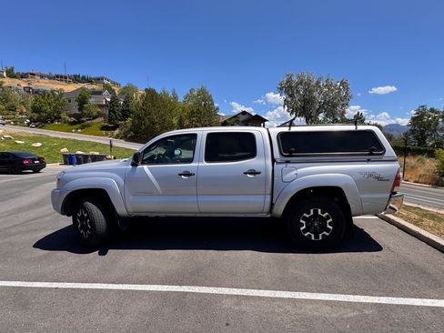 Used 2010 Toyota Tacoma 4x4 Double Cab image 4