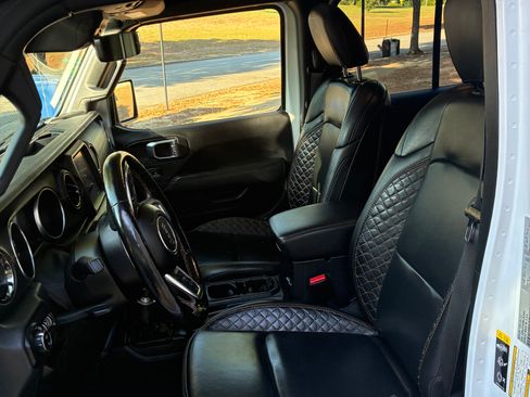 Used 2021 Jeep Gladiator Overland image 1