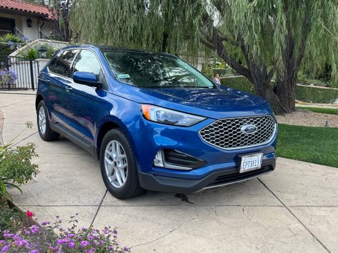 Used 2024 Ford Edge SEL w/ Convenience Package AWD/4WD image 2
