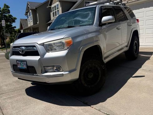 Used 2011 Toyota 4Runner SR5 w/ Convenience Pkg AWD/4WD image 1
