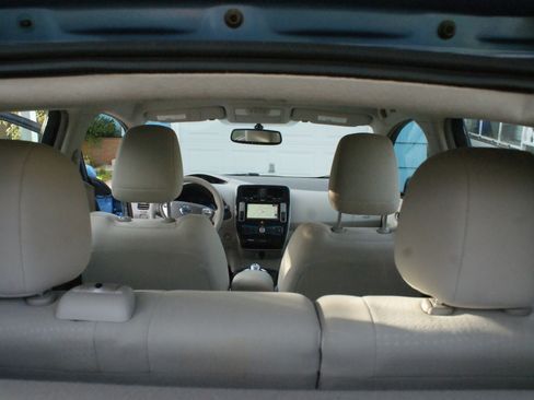Used 2011 Nissan Leaf FWD image 14