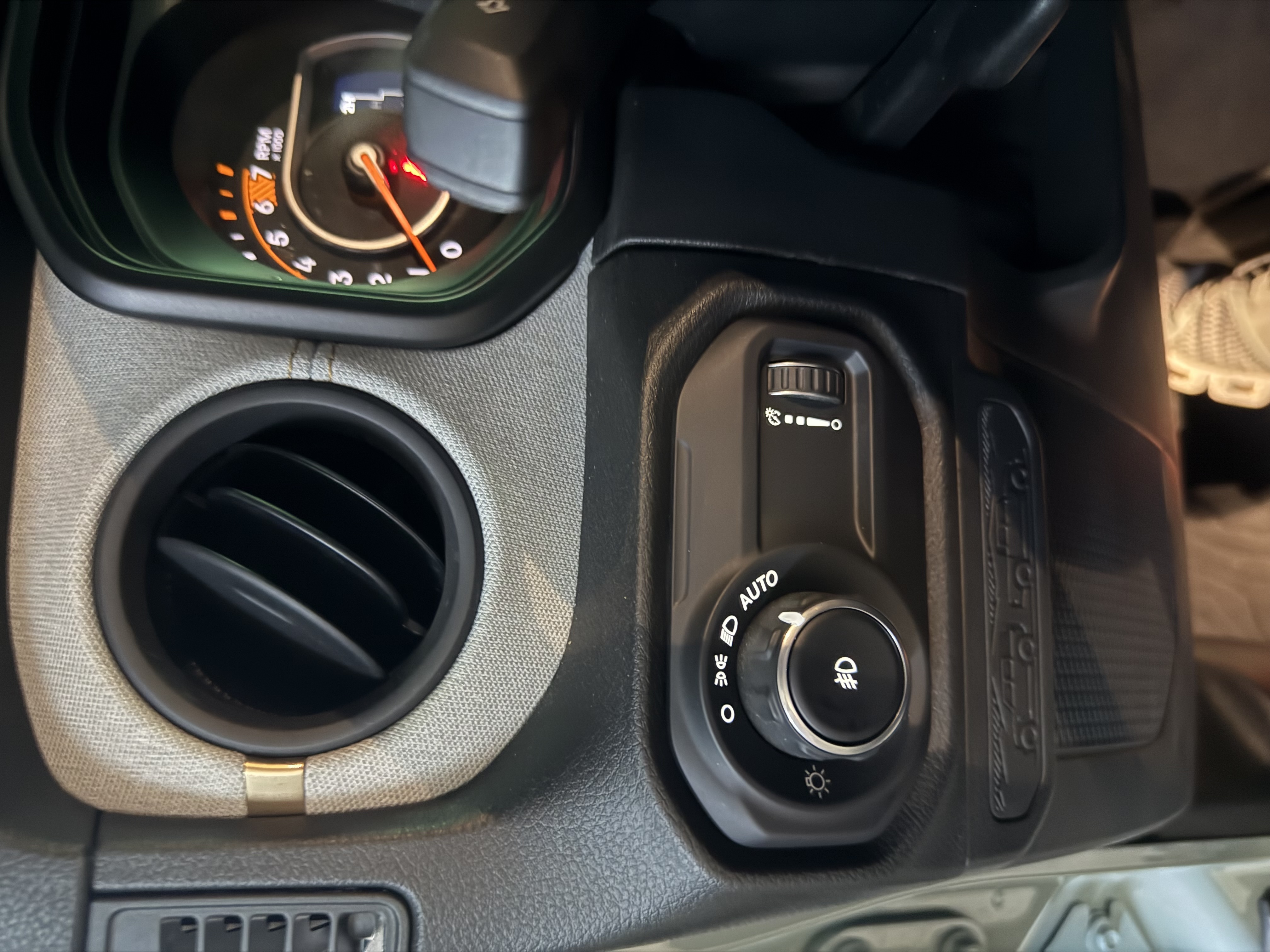 Used 2024 Jeep Wrangler Unlimited Sport AWD/4WD image 24