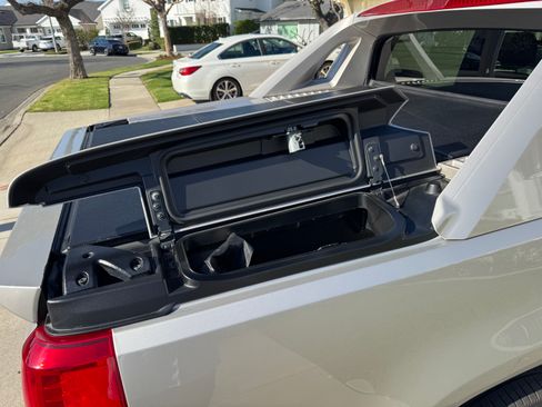 Used 2008 Cadillac Escalade EXT image 18