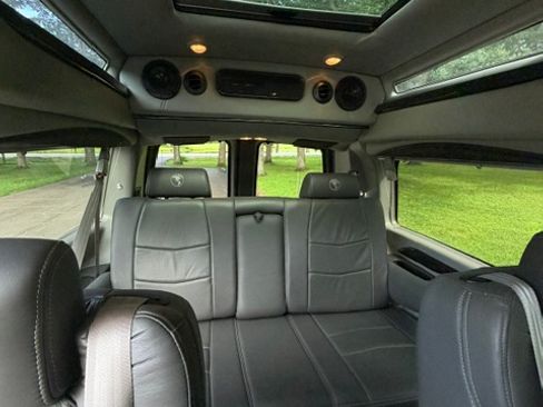 Used 2021 GMC Savana 2500 RWD image 6