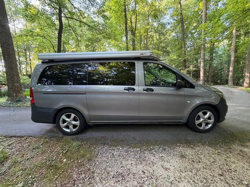 Used 2020 Mercedes-Benz Metris Passenger image 2