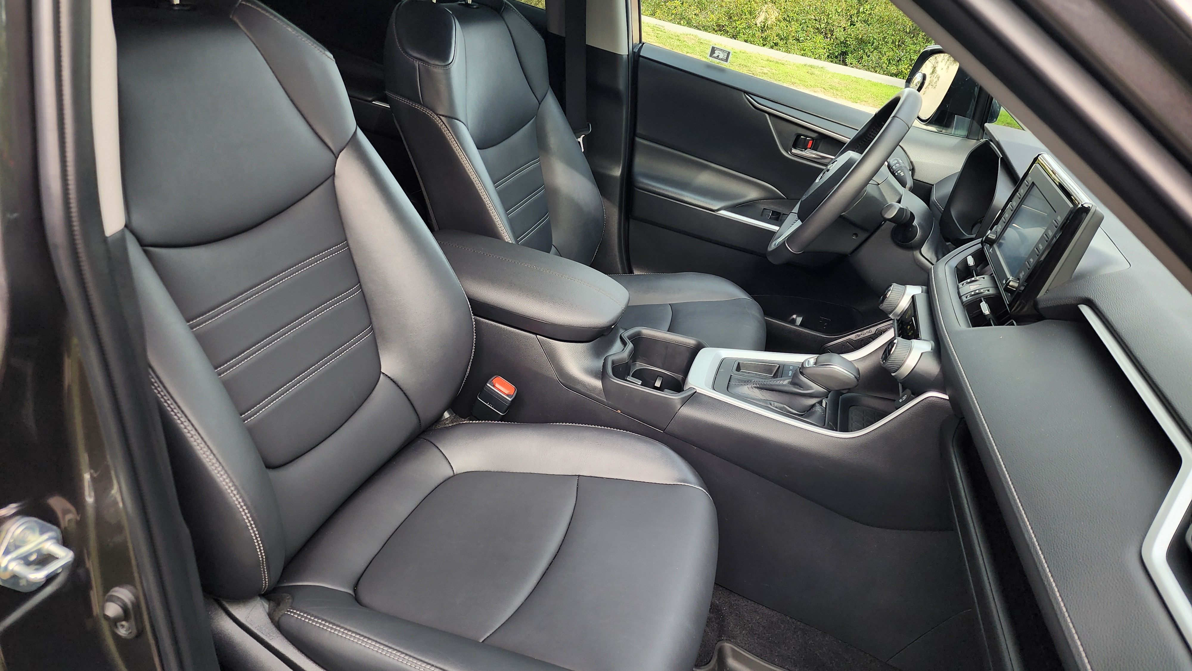 Used 2022 Toyota RAV4 XLE Premium FWD image 13