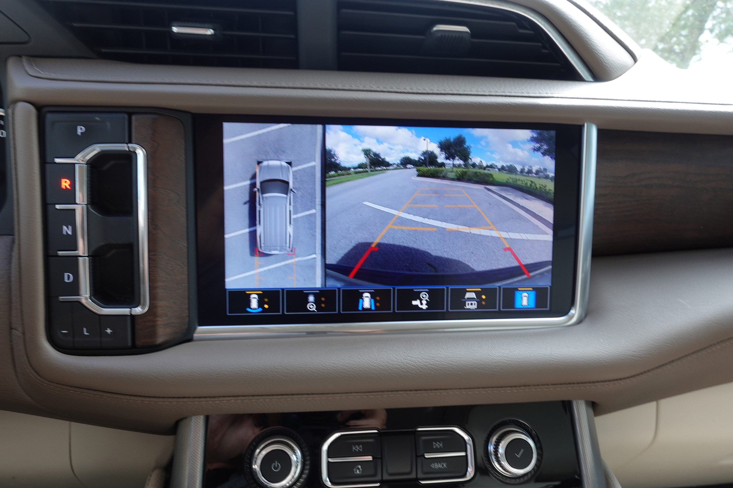 Used 2021 GMC Yukon Denali w/ Denali Ultimate Package AWD/4WD image 30